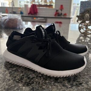 Women’s Adidas Size 6.5 Tubular Sneakers